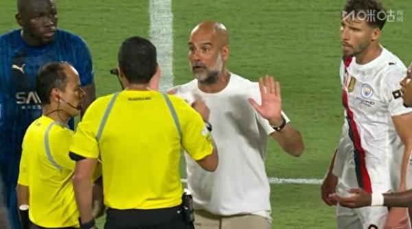 Vào giây phút cuối cùng của thời gian dừng lại, Duoku đã ngã xuống đất với 1V2, Guardiola đã lao vào tòa án để bày tỏ sự không hài lòng của mình với trọng tài
