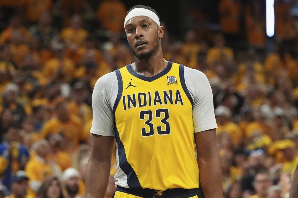 Turner chuyển sang Bucks. Ưu đãi gia hạn trước đây của Pacers là 75 triệu trong 3 năm