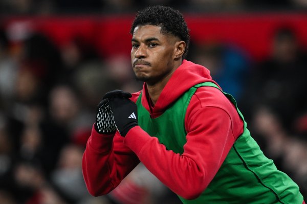 Times: Cho thuê Rashford giả